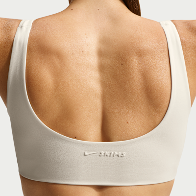 NIKE公式】NikeSKIMS Matte ウィメンズ スクープネック ブラ